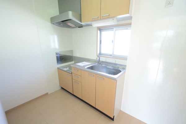 キッチン　小窓付きのキッチンです