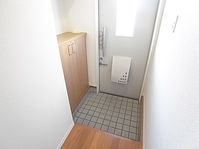 玄関　※１階の２ＬＤＫの写真です