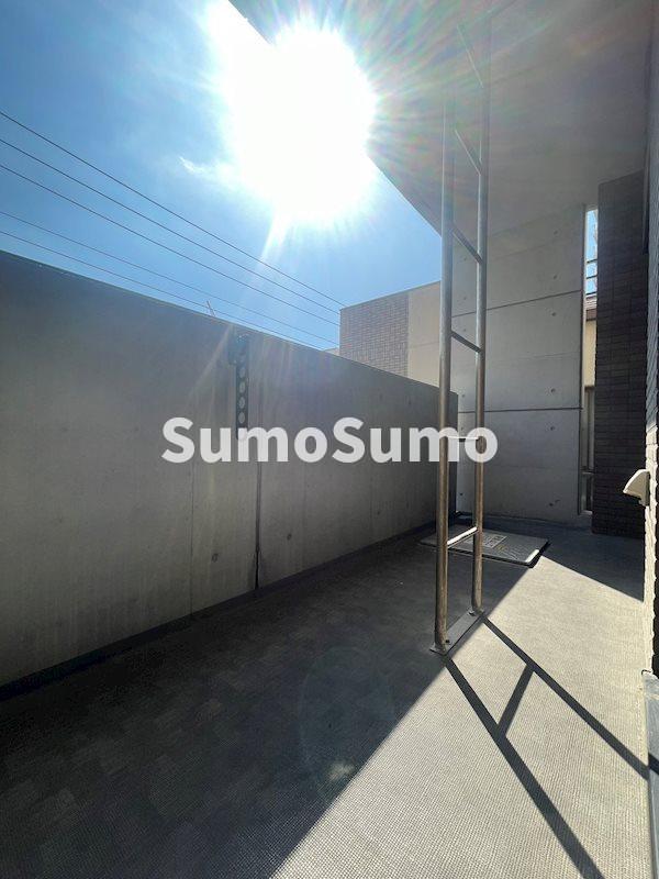 バルコニー　暖かな日差しのふりそそぐバルコニー