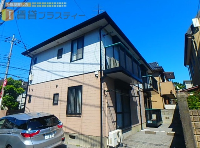 建物外観　２トーンが目を惹くオシャレ物件ですね。