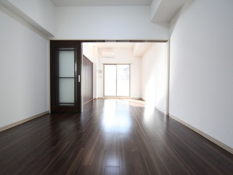 バルコニー　ＬＤＫ8.8帖　洋室6帖　バルコニー