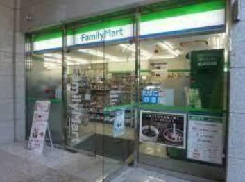 コンビニ　ファミリーマート半蔵門駅前店（コンビニ）まで250m