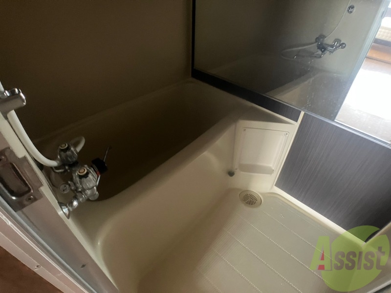 バス・シャワールーム　お風呂になります。一日の疲れを癒してくださいね。