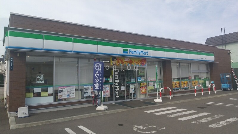 コンビニ　ファミリーマート滝川大町2丁目店（コンビニ）まで413m