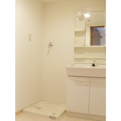 洗面設備　【南向き角部屋で陽当たり良好♪】