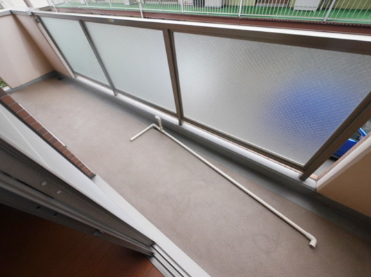 バルコニー　【南向き角部屋で陽当たり良好♪】