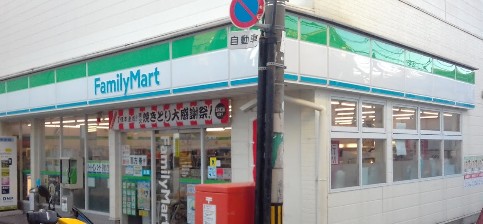 コンビニ　ファミリーマート 豊中駅西口店（コンビニ）まで414m