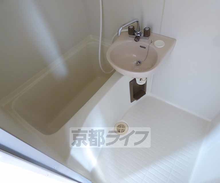 バス・シャワールーム　綺麗なバスルームです。