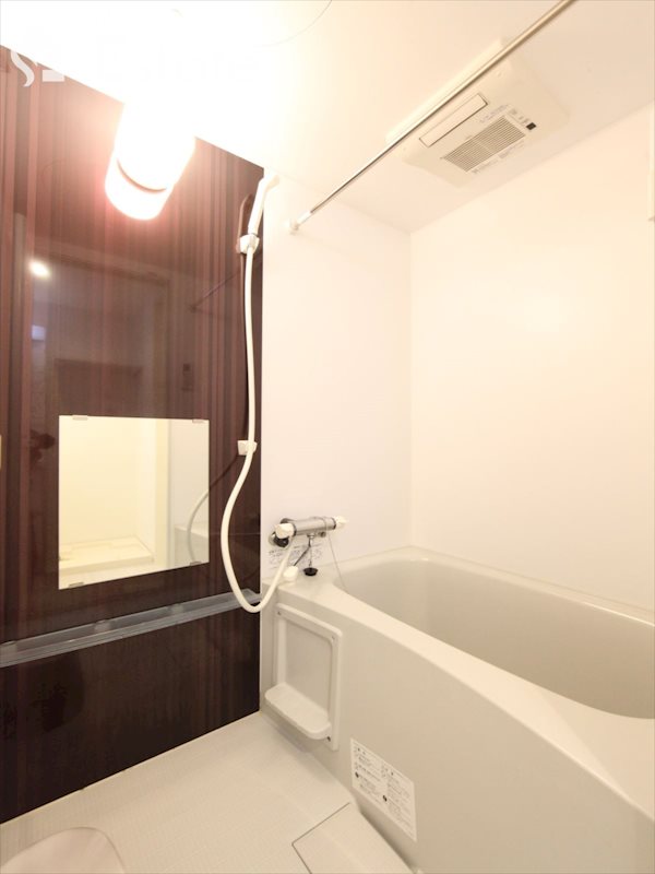 バス・シャワールーム　バスルーム★浴室乾燥機付★追い焚き機能付★鏡付