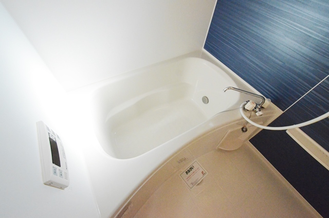 バス・シャワールーム　浴室乾燥・追い炊き機能付き♪