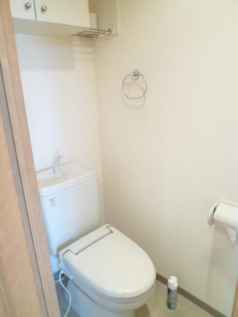 トイレ　上部棚有り