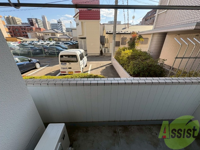 バルコニー　バルコニーが広く物干しがあるので洗濯物も干せます。