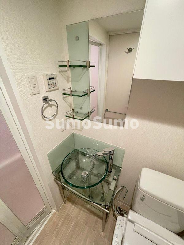 洗面設備　ゆったりとスペースのある洗面所