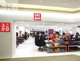 ショッピングセンター　ユニクロあまがさきキューズモール店（ショッピングセンター）まで498m