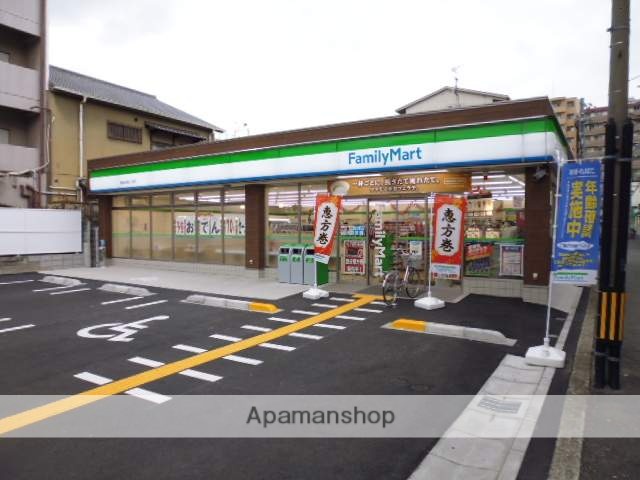 コンビニ　ファミリーマート（コンビニ）まで300m