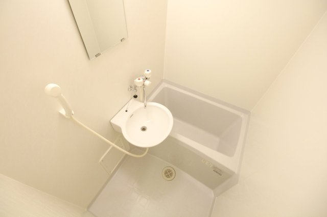 バス・シャワールーム　浴室乾燥機付きのお風呂です。