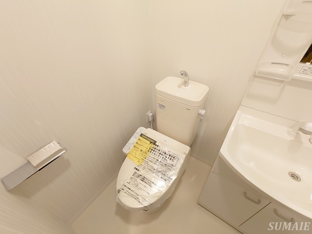 トイレ　温水洗浄便座付トイレです☆