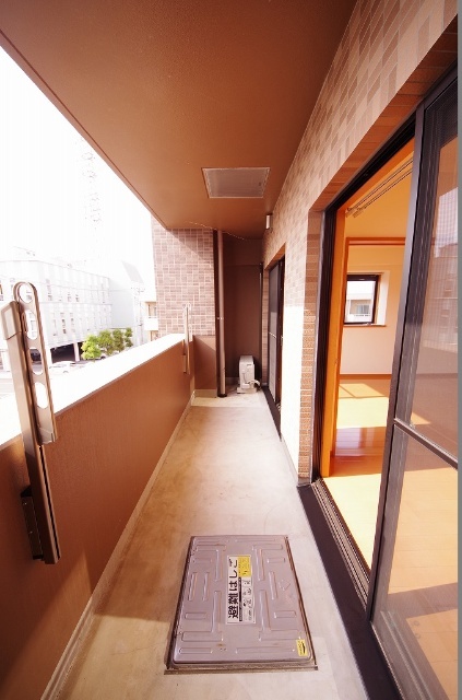 バルコニー　バルコニー（類似室内）