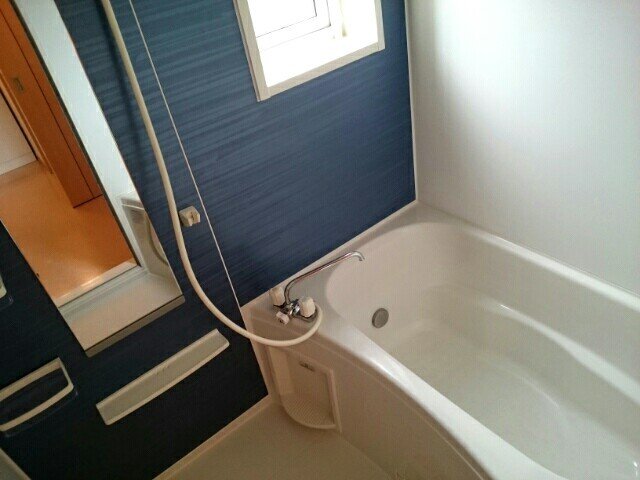 バス・シャワールーム　落ち着いた空間のお風呂です