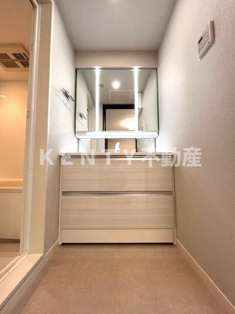 洗面設備　スペースが確保できる洗面所です