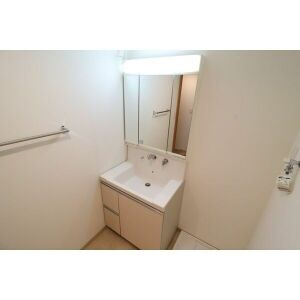 洗面設備　室内イメージ写真です。実際のお部屋の内装(壁紙や床、建具、設