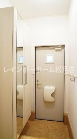 玄関　収納もある玄関です