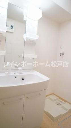 洗面設備　スペースが確保できる洗面所です