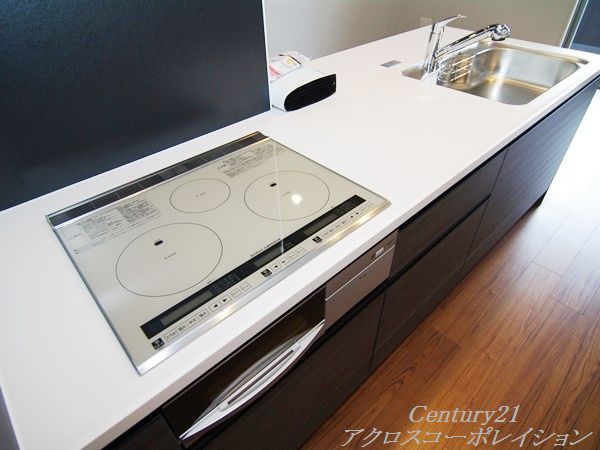 キッチン　IHクッキングヒーター付きのシステムキッチン