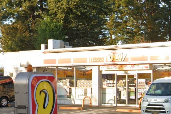 コンビニ　デイリーヤマザキ 三鷹井口4丁目店（コンビニ）まで448m