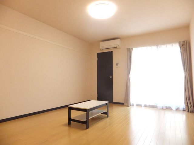 居室・リビング　★10.1帖の広々洋室です★