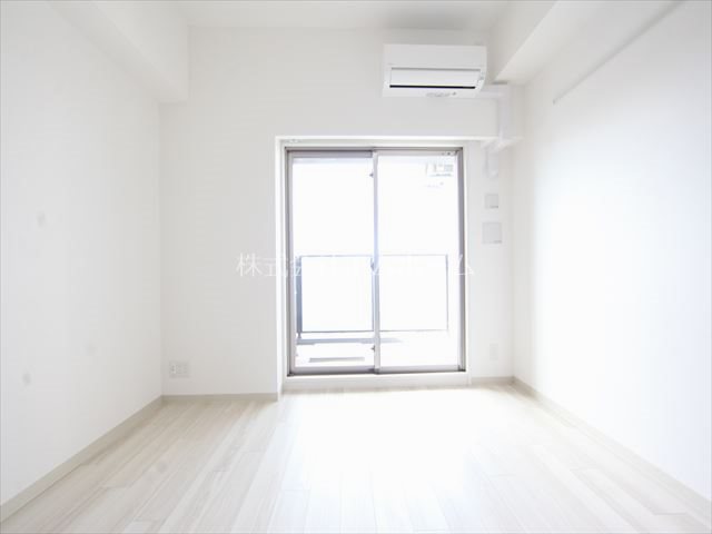 バルコニー　洋室6.5帖　エアコン付　収納充実　バルコニーに面しています