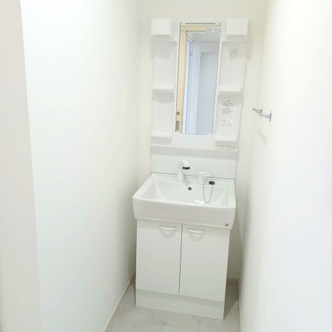 洗面設備　朝の支度にも助かる、独立の洗髪洗面化粧台