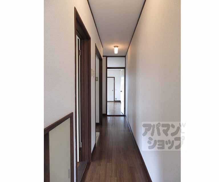 その他部屋・スペース　通風のいい廊下です