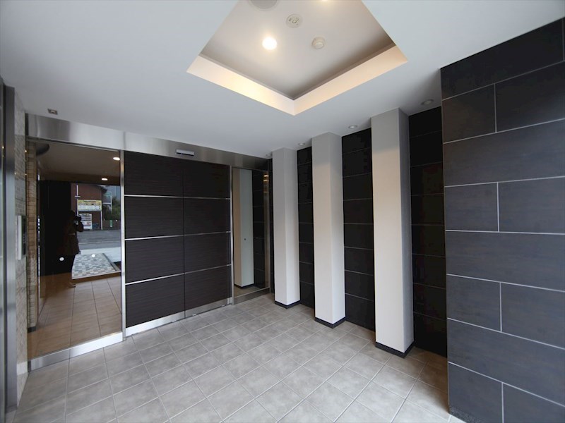 エントランス　エントランス　オートロック　宅配ＢＯＸ　防犯カメラ付