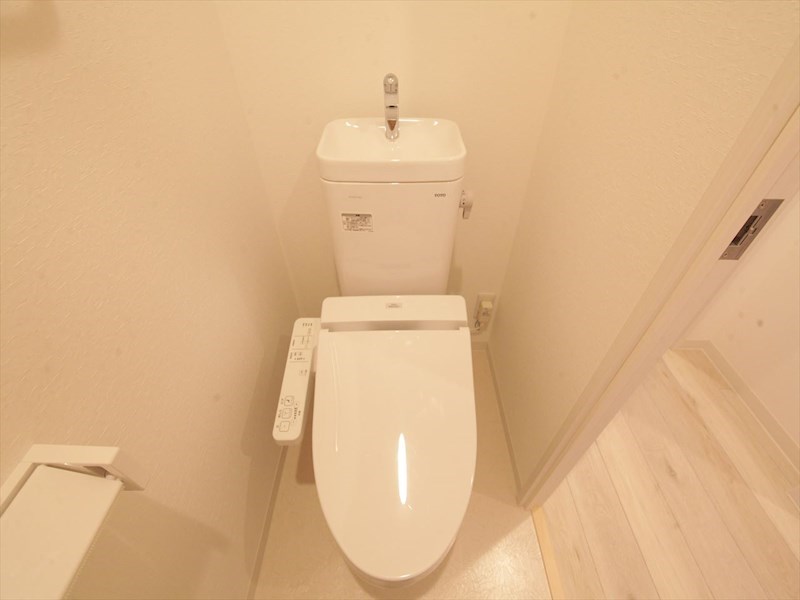 トイレ　温水洗浄暖房便座付トイレ