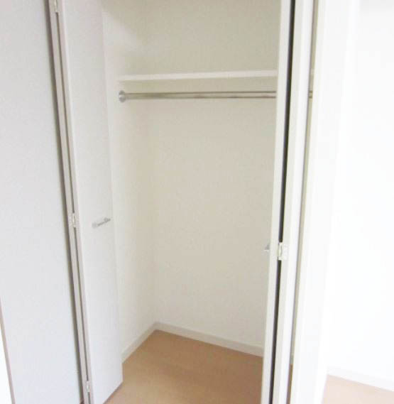 収納　★ハンガーラック付き、上部収納も有り★