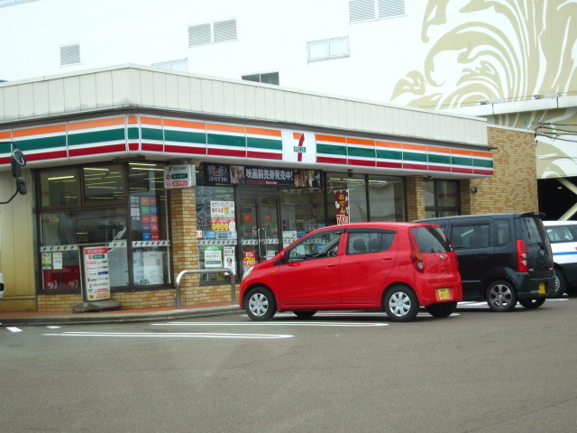 コンビニ　（コンビニ）まで850m