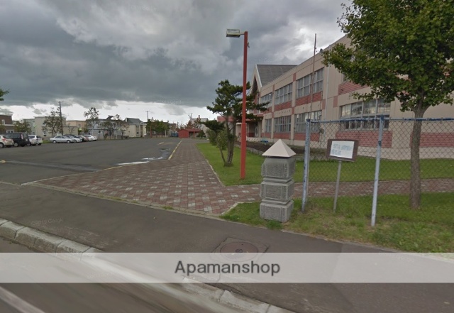 小学校　八幡小学校（小学校）まで5656m