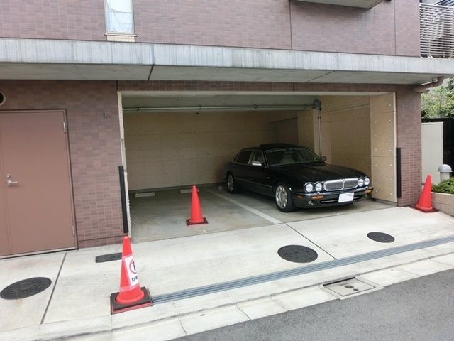 駐車場　※内見の予約先はタウンハウジング新宿店になります