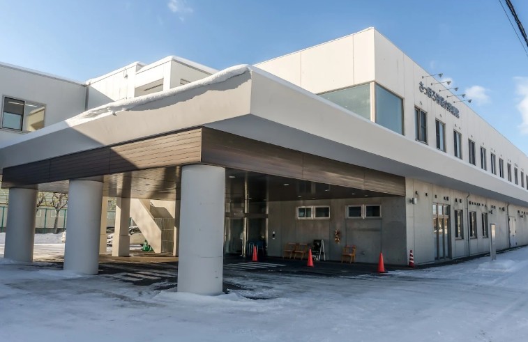 病院　医療法人セレスさっぽろ神経内科病院（病院）まで712m