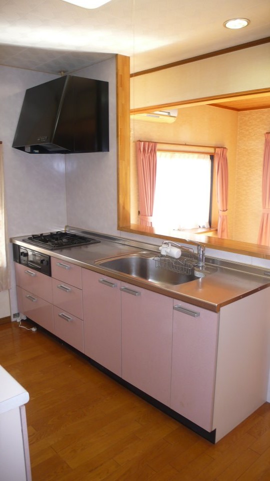 キッチン　対面キッチン（３口コンロ付のシステムキッチン）