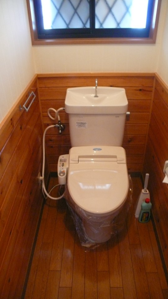 トイレ　温水洗浄便座付トイレ