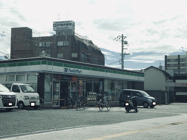 コンビニ　ファミリーマート（コンビニ）まで298m