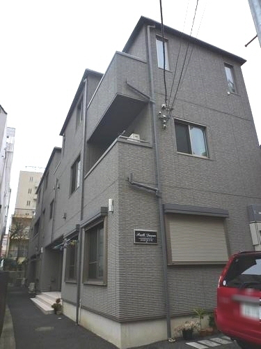 建物外観　落ち着いた色合いの外観