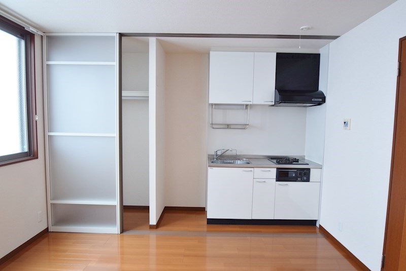 キッチン　2口コンロの付いたシステムキッチン