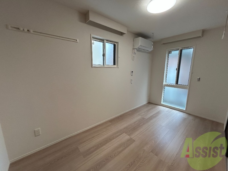 その他部屋・スペース　５．７帖の寝室になります。伸び伸び出来そうですね。