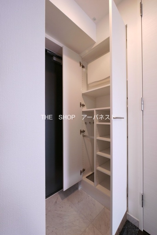 玄関　広めのシューズボックス