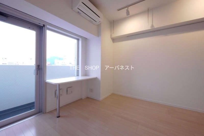 その他設備　ＰＣデスクとしても使えるカウンターつき