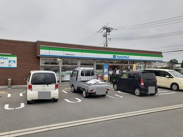 コンビニ　ファミリーマート　花房台店（コンビニ）まで1700m