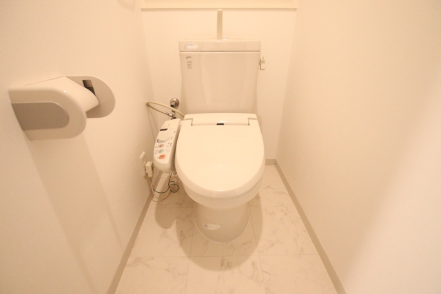 トイレ　※別室の参考写真の為、現況優先です。